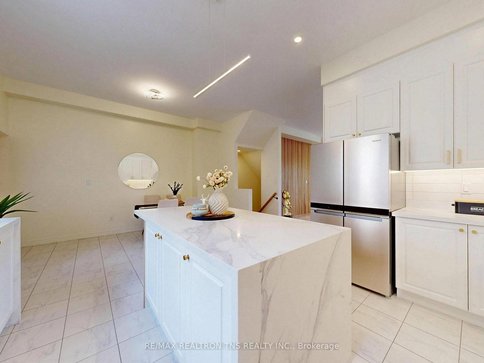9442 Bayview Avenue • Richmond Hill, ON photo 8