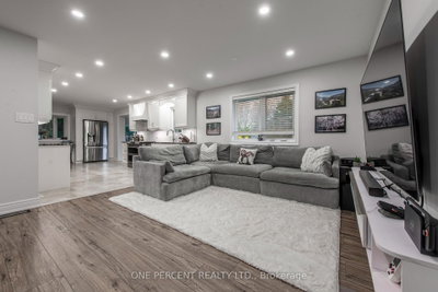 8 Cardwell Court • Adjala-Tosorontio, ON photo 4