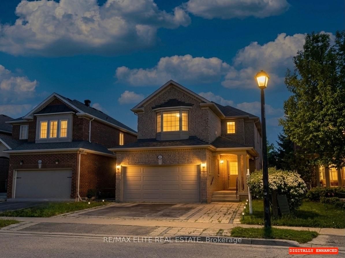 62 Macedonia Court • Newmarket, ON photo 2