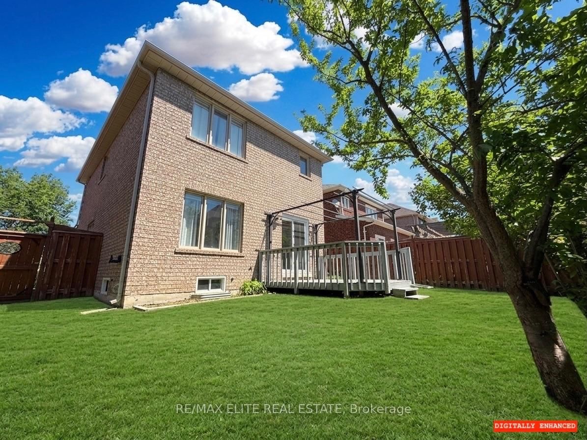 62 Macedonia Court • Newmarket, ON photo 39