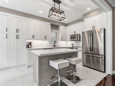57 Chao Crescent • Richmond Hill, ON photo 7