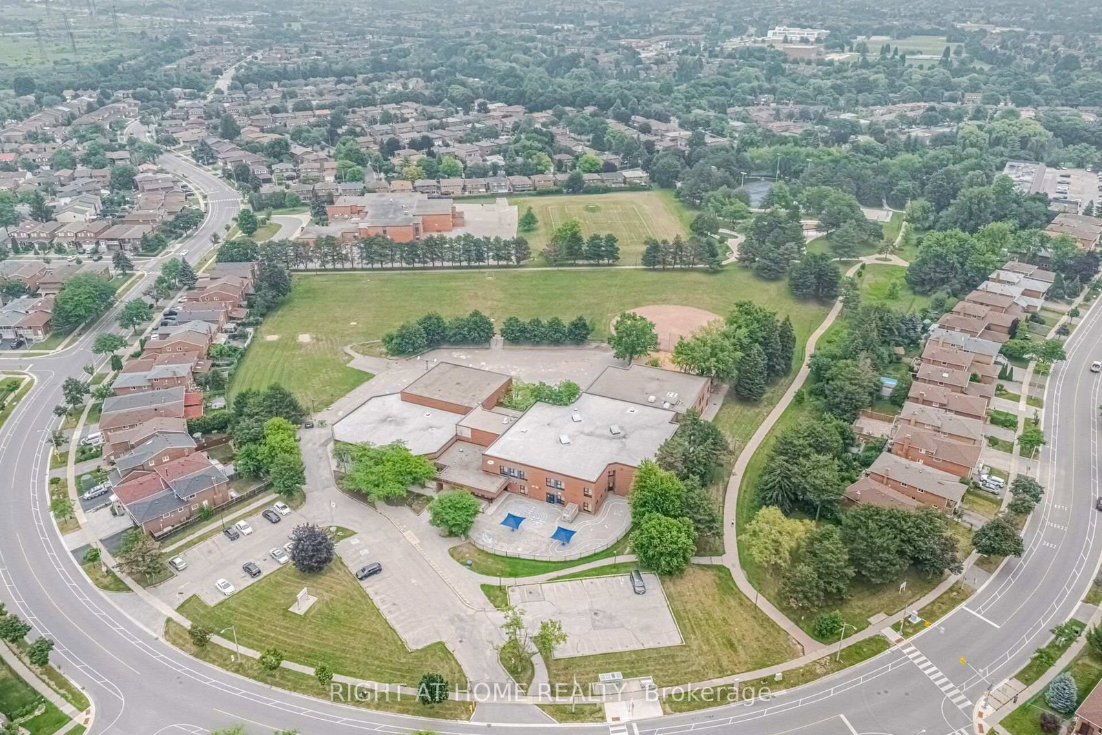 121 Bob O'link Avenue • Vaughan, ON photo 38