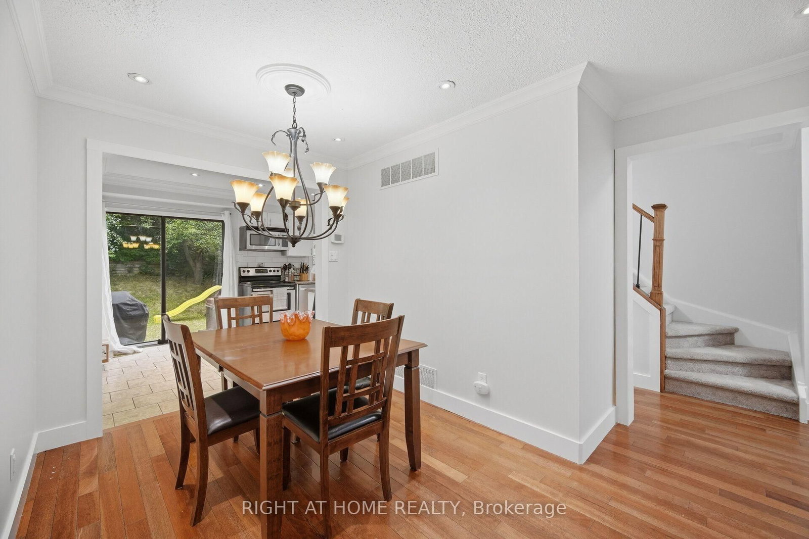 121 Bob O'link Avenue • Vaughan, ON photo 6