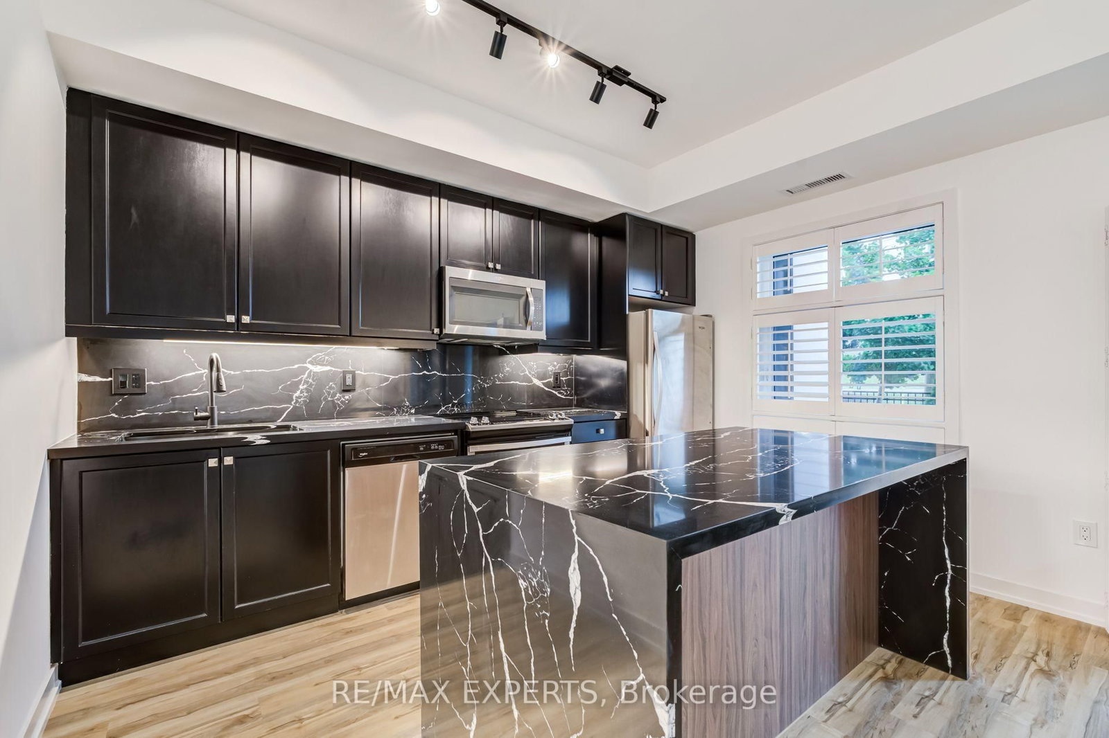 555 William Graham Drive • #121 • Aurora, ON photo 11