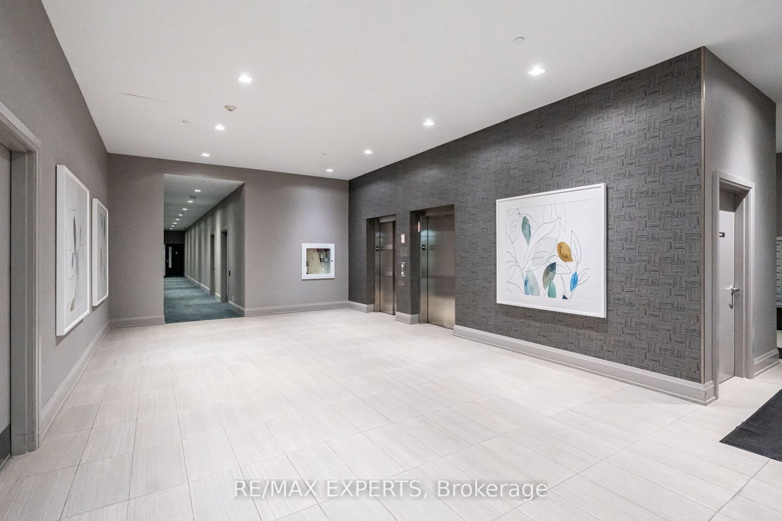 555 William Graham Drive • #121 • Aurora, ON photo 4