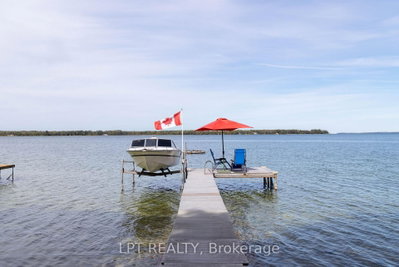 122 Blue Heron Drive • Georgina, ON photo 2