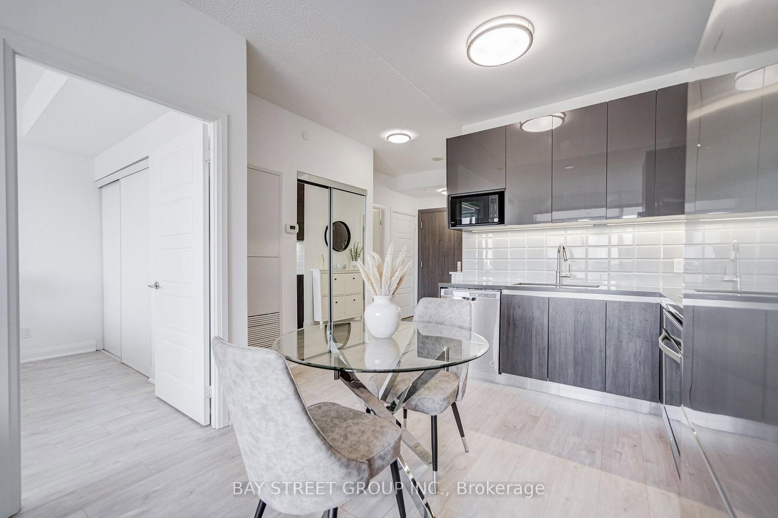 25 Water Walk Drive • #517 • Markham, ON photo 11