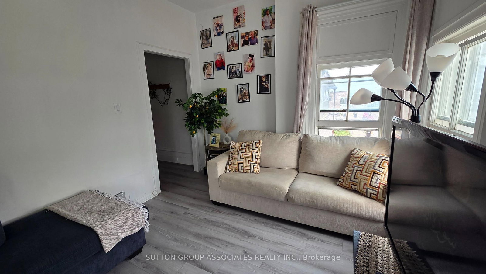 3 - 65 Holland Street W, Bradford West Gwillimbury 2