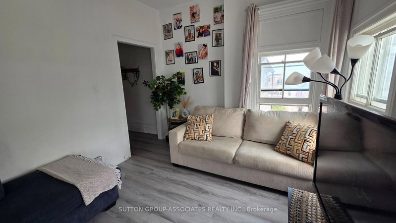 3 - 65 Holland Street W