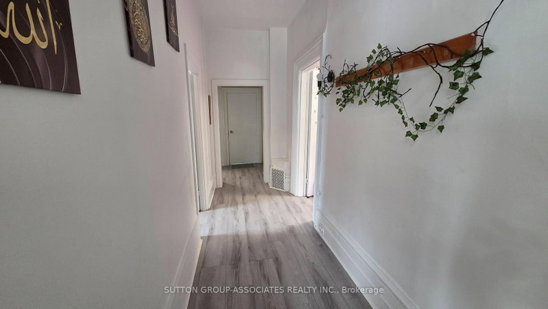 3 - 65 Holland Street W