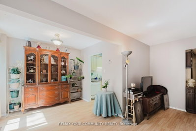 27 Dunkeld Way • Markham, ON photo 9