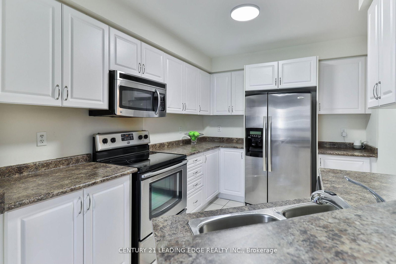 15 Robertdale Court • Whitchurch-Stouffville, ON photo 10