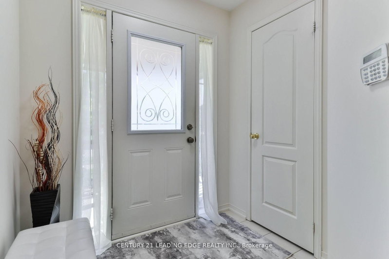 15 Robertdale Crt photo 4