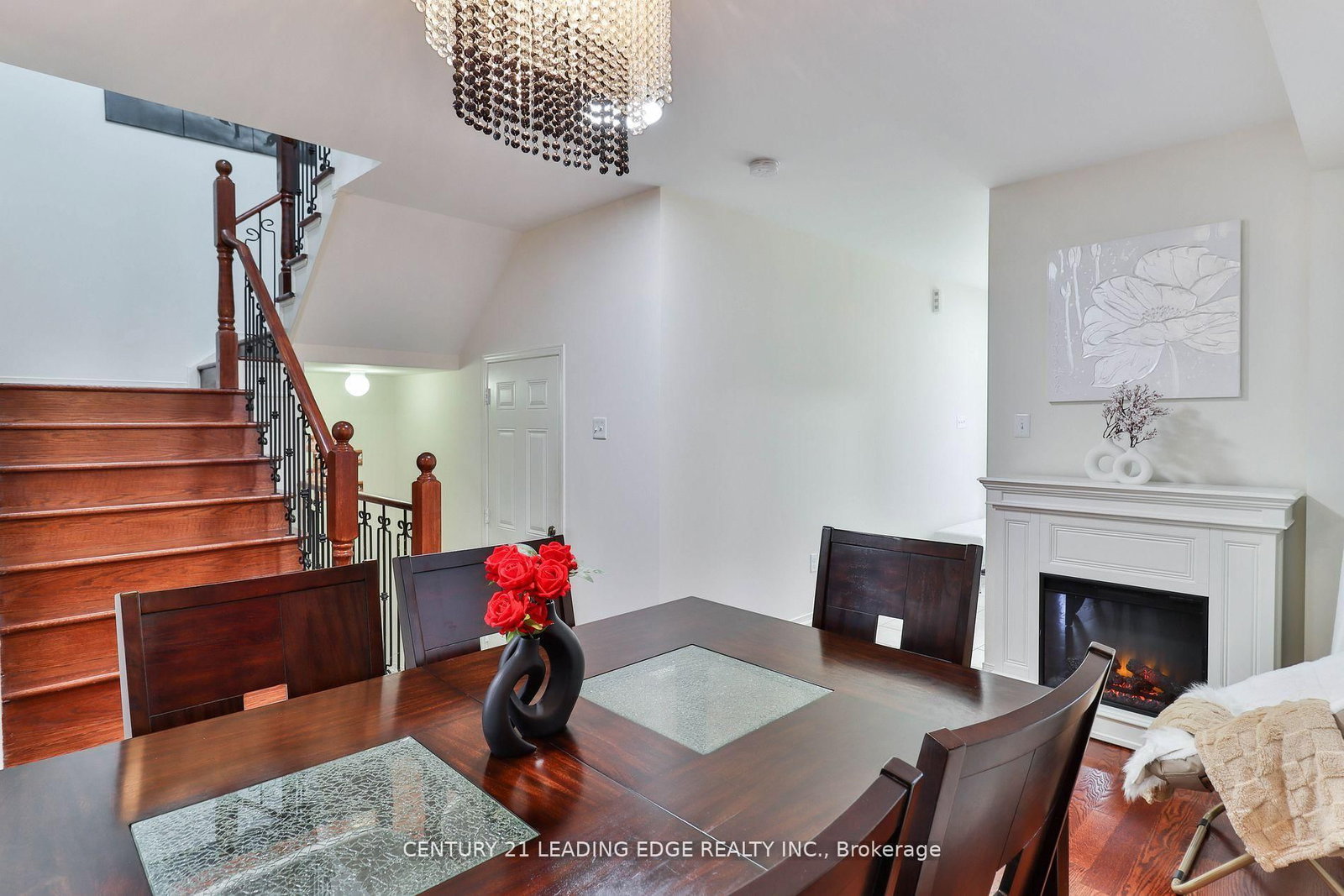 15 Robertdale Court • Whitchurch-Stouffville, ON photo 6