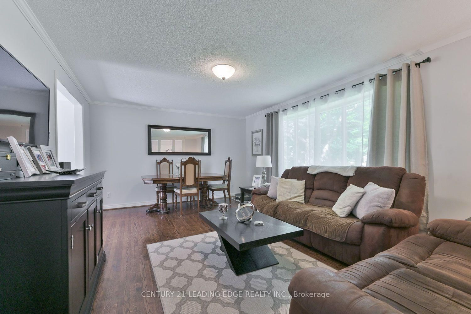 21 Jonathan Street • Uxbridge, ON photo 6