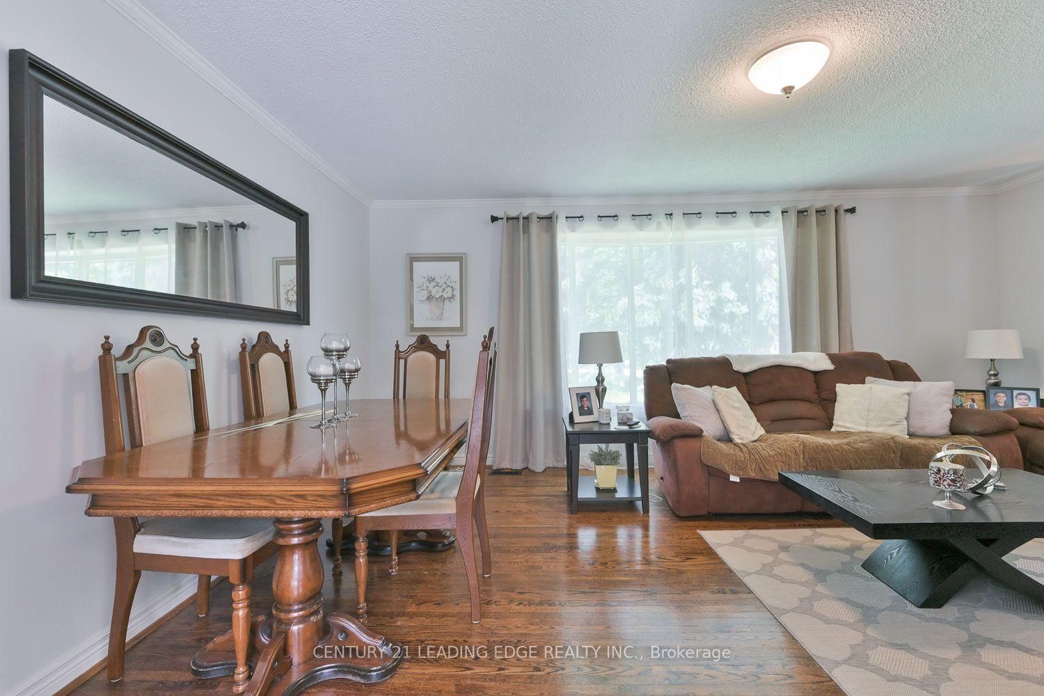 21 Jonathan Street • Uxbridge, ON photo 8