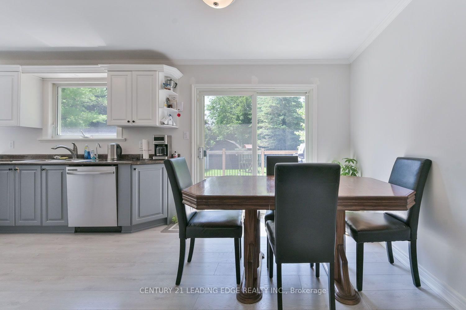 21 Jonathan Street • Uxbridge, ON photo 9