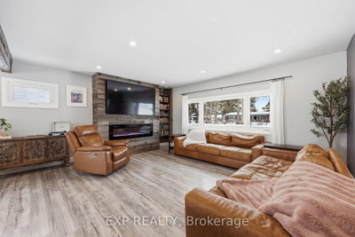 22 Cecil Street • Essa, ON photo 3