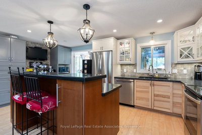 11 Tamarack Court • New Tecumseth, ON photo 4