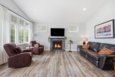 1050 Wisker Avenue • Innisfil, ON photo 9
