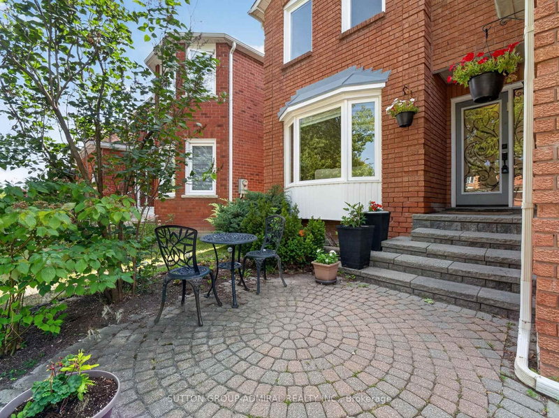 99 Dundurn Crescent