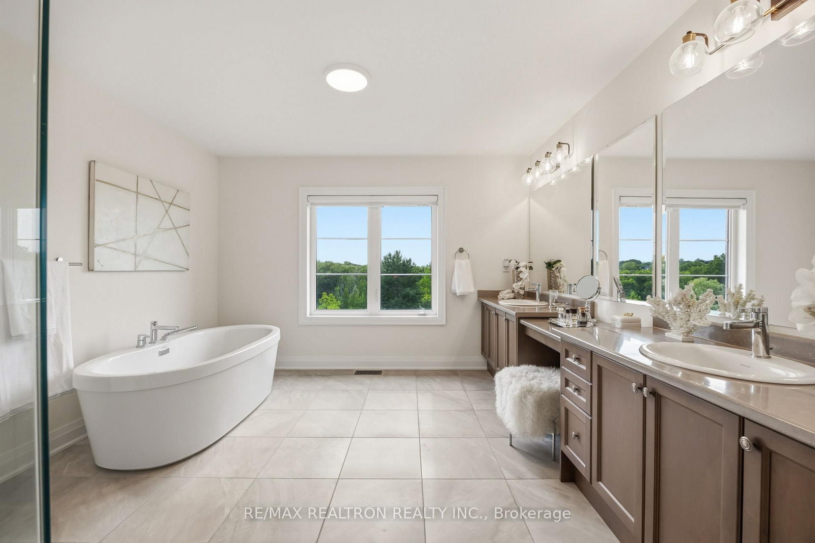 22 Upbound Court • East Gwillimbury, ON photo 18