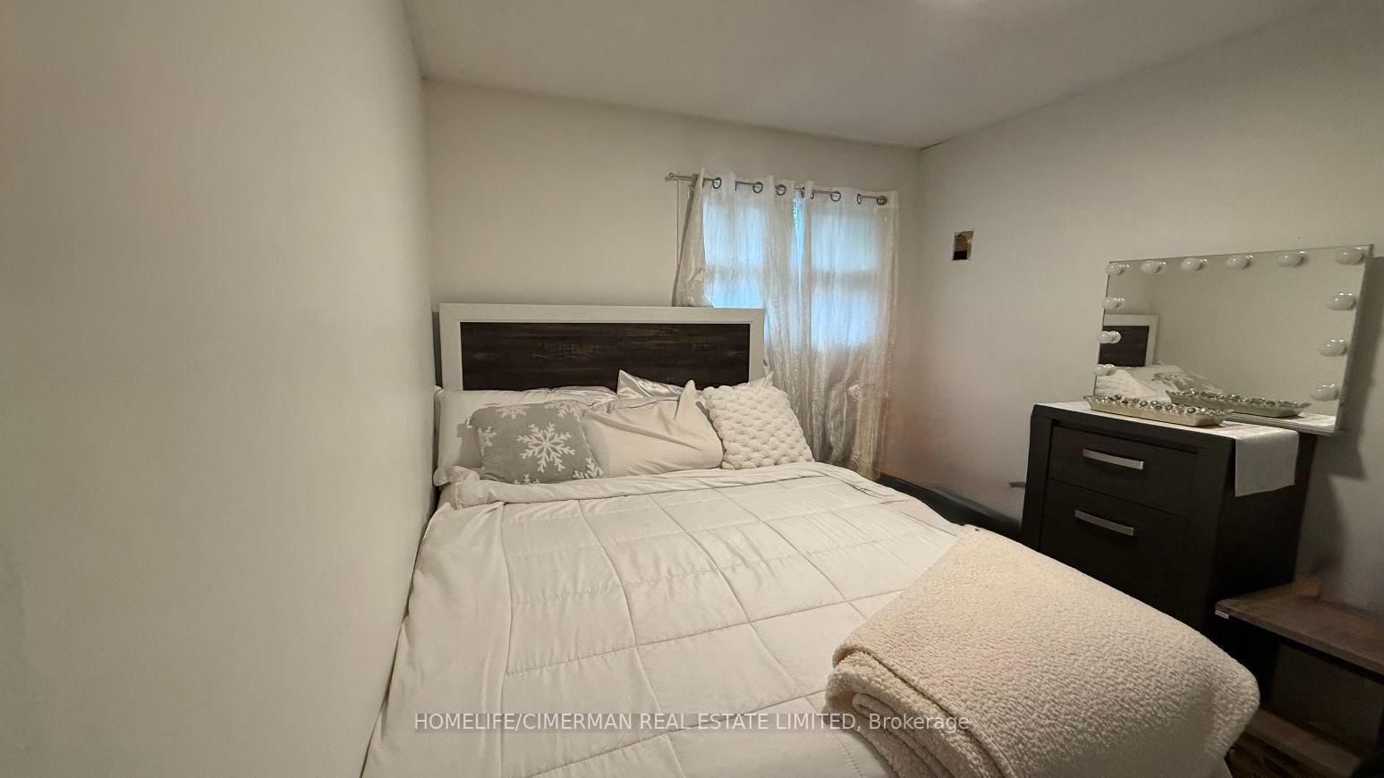 678 Trinity Street • Innisfil, ON photo 11