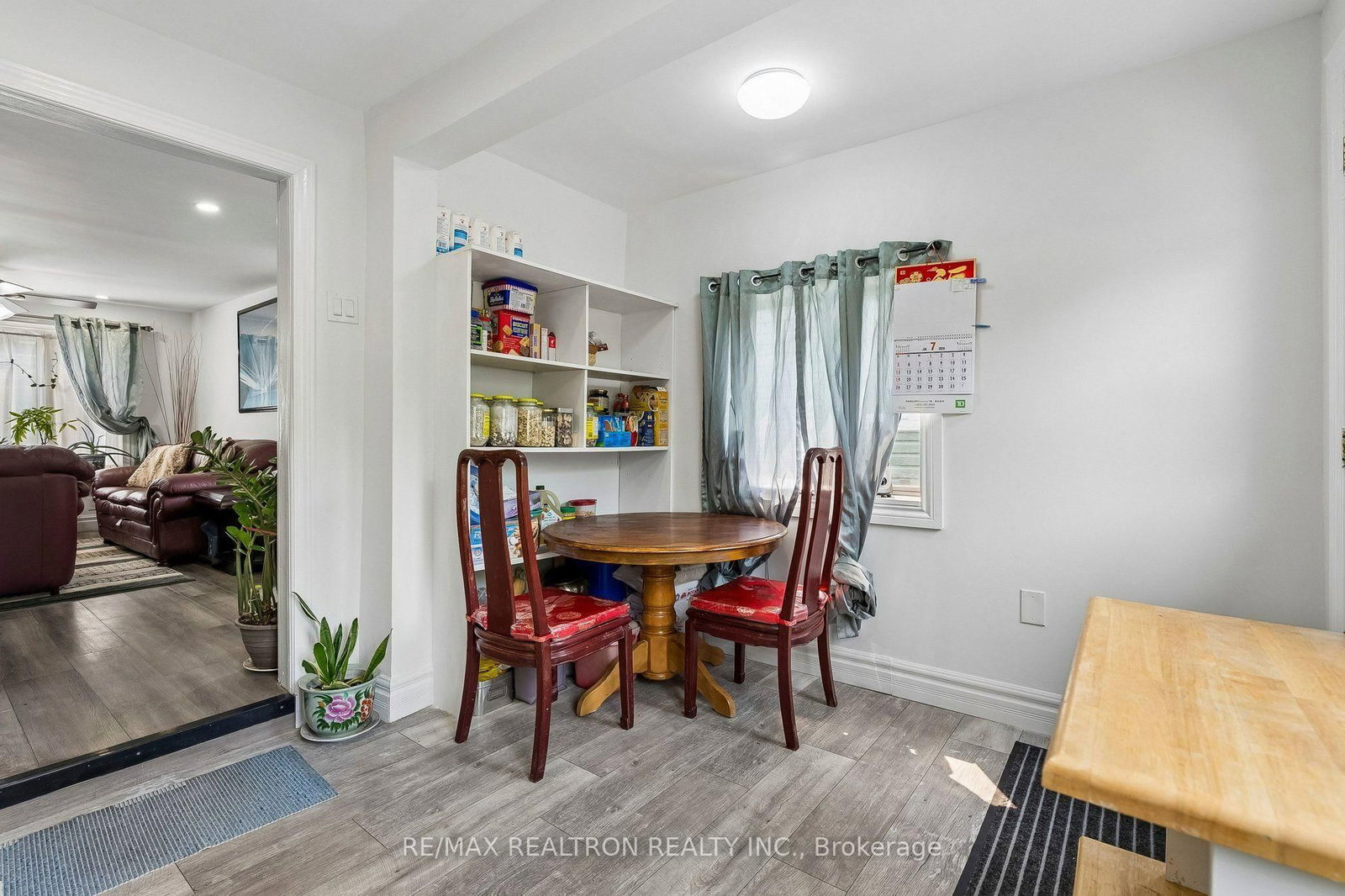 28 Machell Avenue • Aurora, ON photo 12