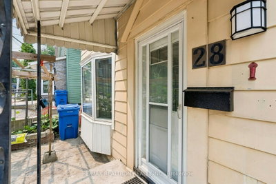 28 Machell Avenue • Aurora, ON photo 2