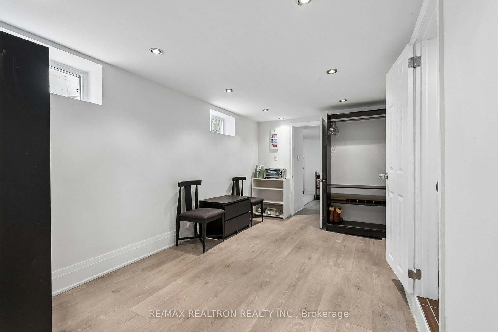 28 Machell Avenue • Aurora, ON photo 27