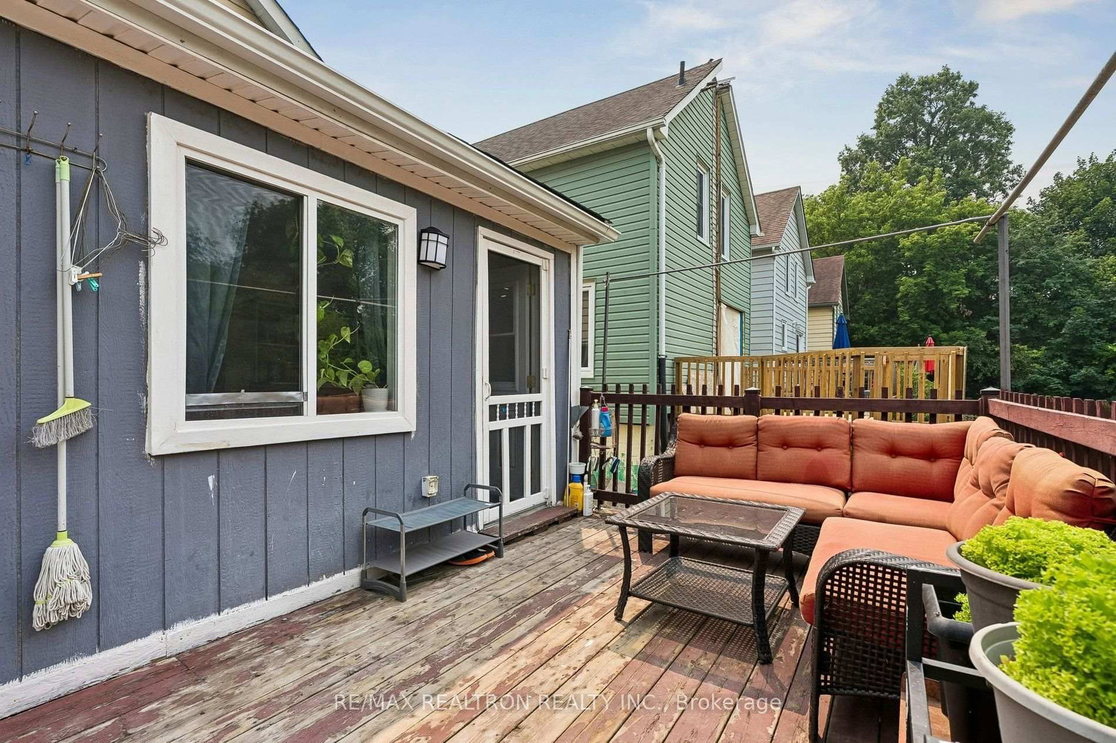28 Machell Avenue • Aurora, ON photo 37