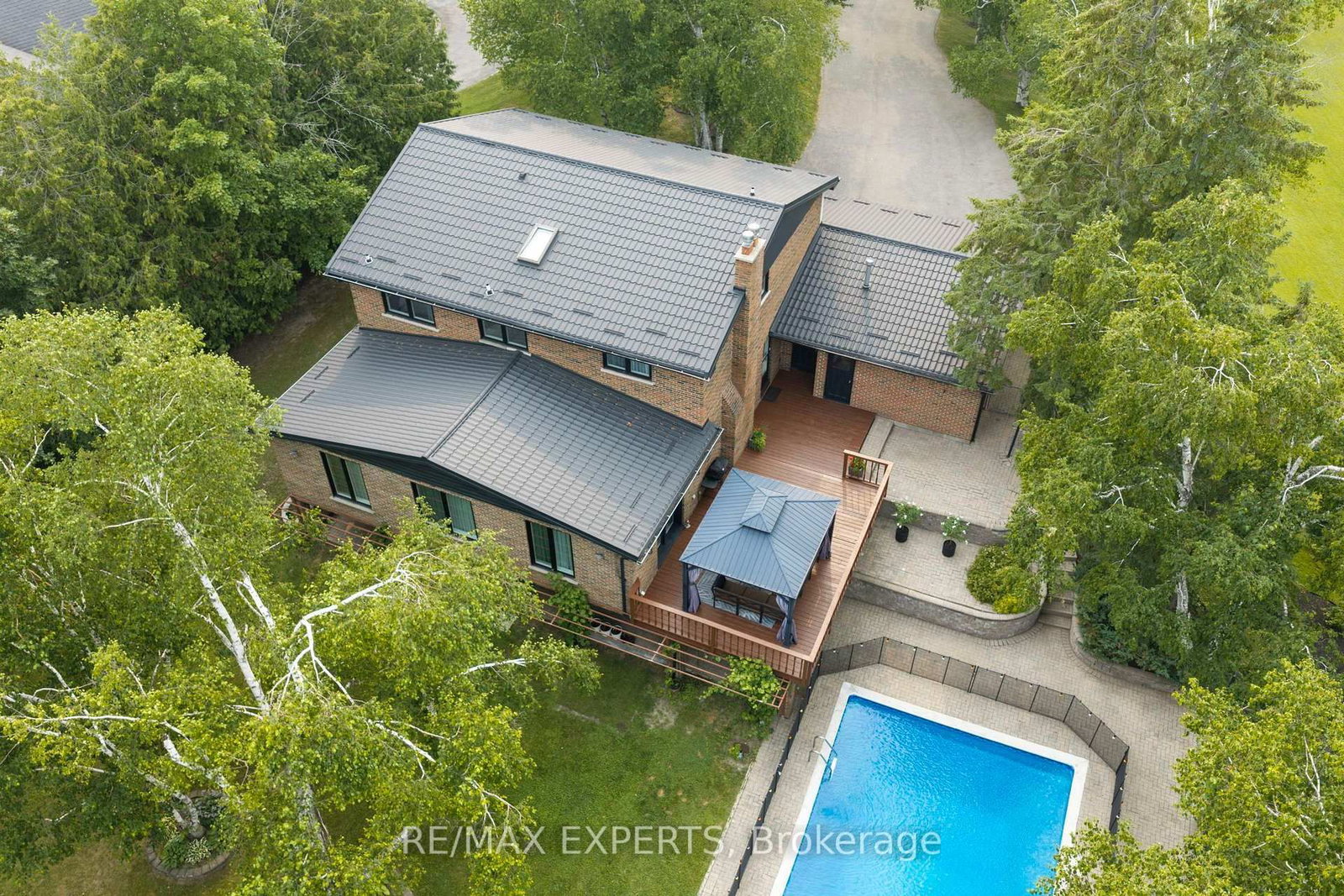 2003 Grand Vista Court • Innisfil, ON photo 4