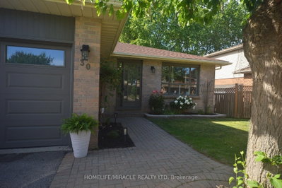 30 Northgate Drive • Bradford West Gwillimbury, ON photo 3