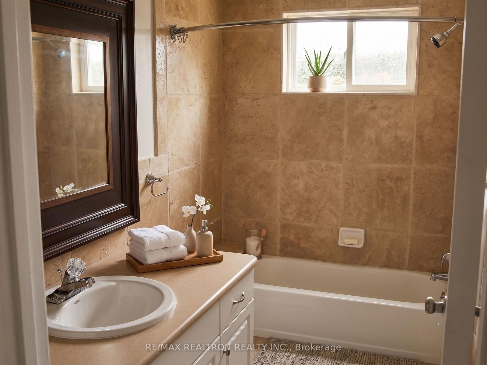166 WELDRICK Road • Richmond Hill, ON photo 7