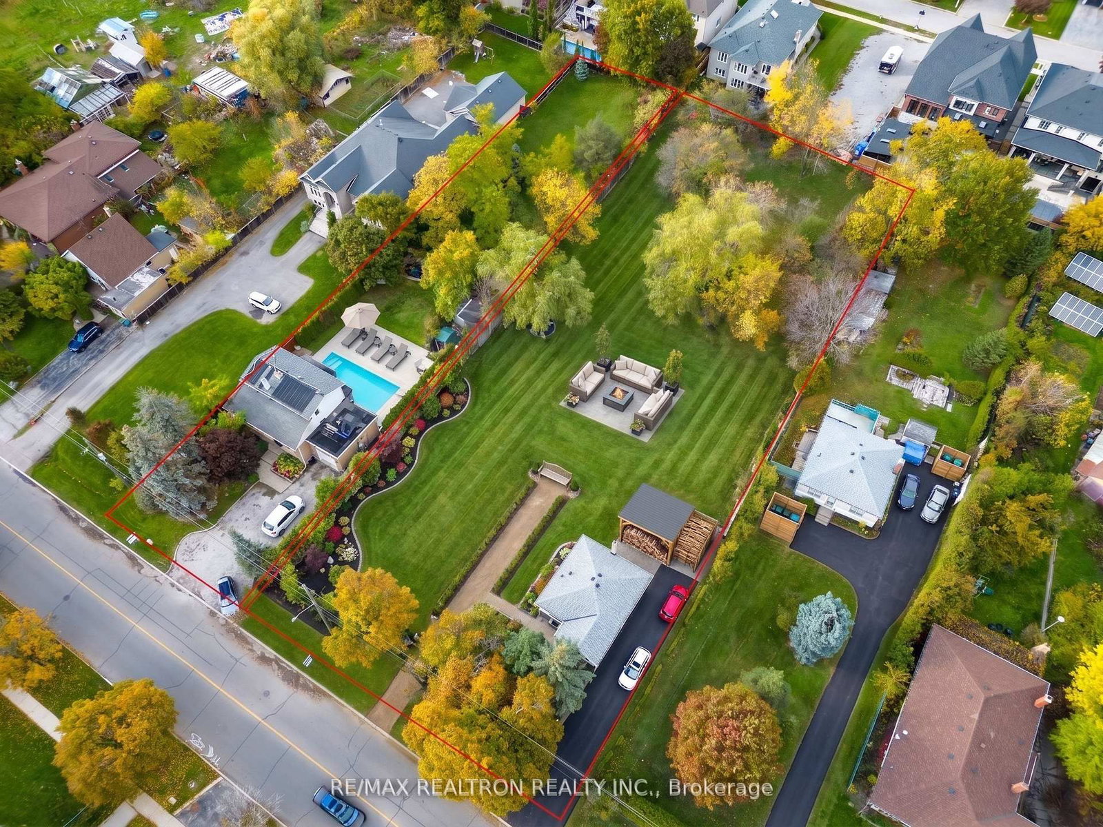 162 Weldrick Road W • Richmond Hill, ON photo 2