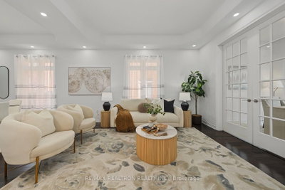 28 Brightside Avenue • Richmond Hill, ON photo 8