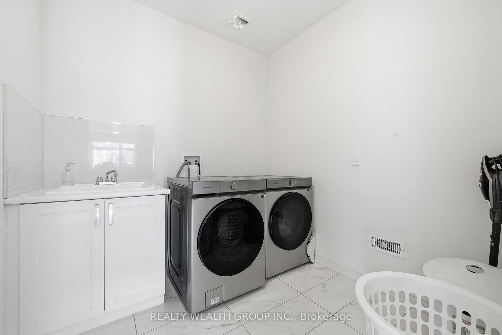 20 Magnolia Avenue • Adjala-Tosorontio, ON photo 32