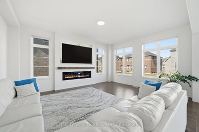 20 Magnolia Avenue • Adjala-Tosorontio, ON photo 4