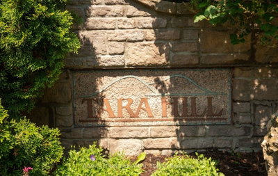 412 Butler Court • Aurora, ON photo 3