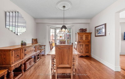 412 Butler Court • Aurora, ON photo 8