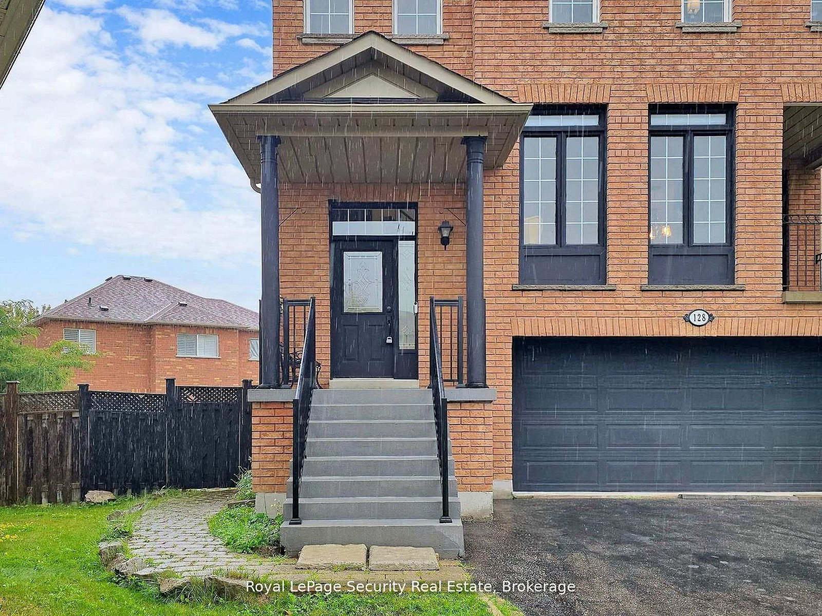 128 Daiseyfield Crescent • Vaughan, ON photo 2