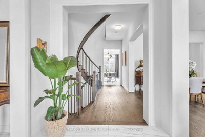 32 Bellflower Crescent — photo 4