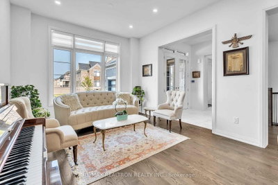 32 Bellflower Crescent — more photos