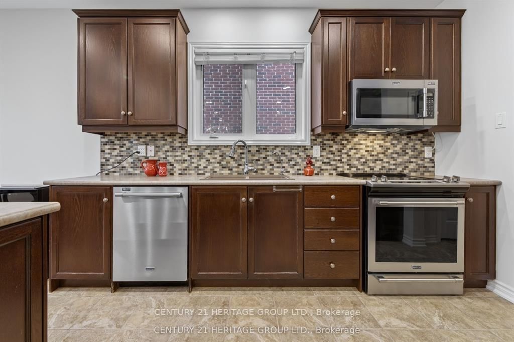 136 Riveredge Drive • Georgina, ON photo 10
