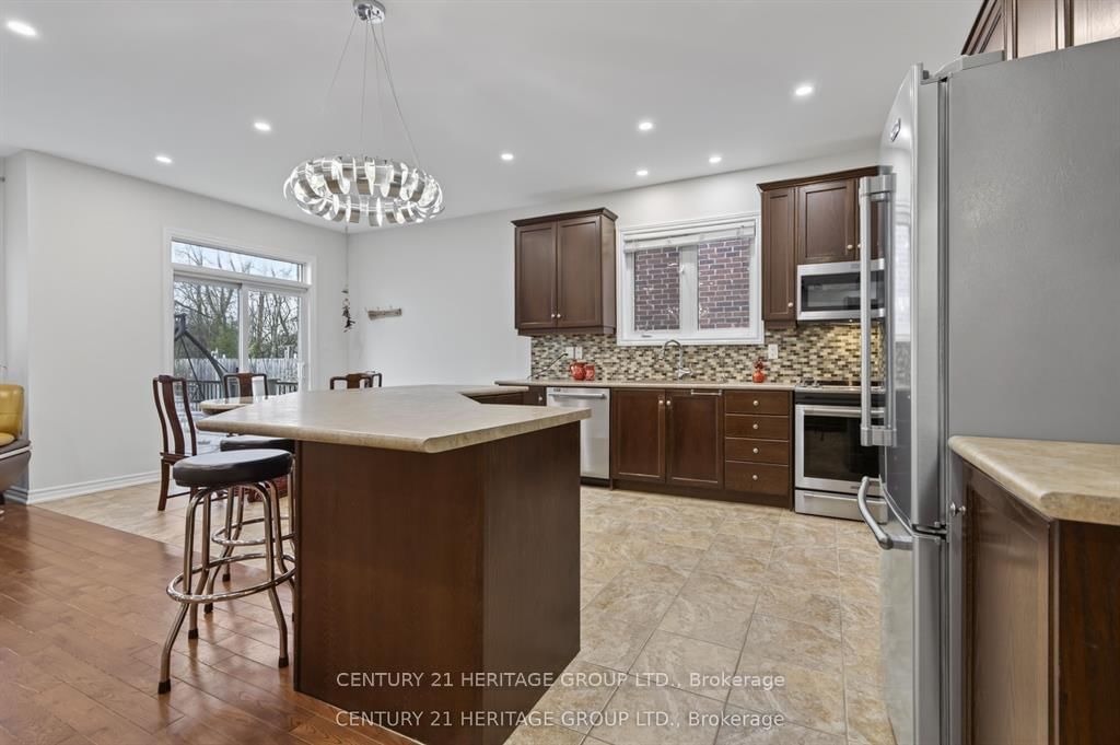 136 Riveredge Drive • Georgina, ON photo 9