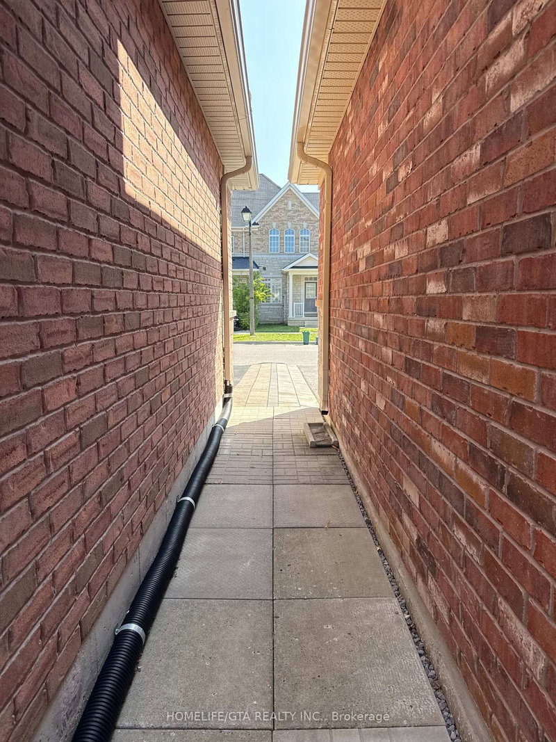 Bsmt - 20 Hyacinth Street