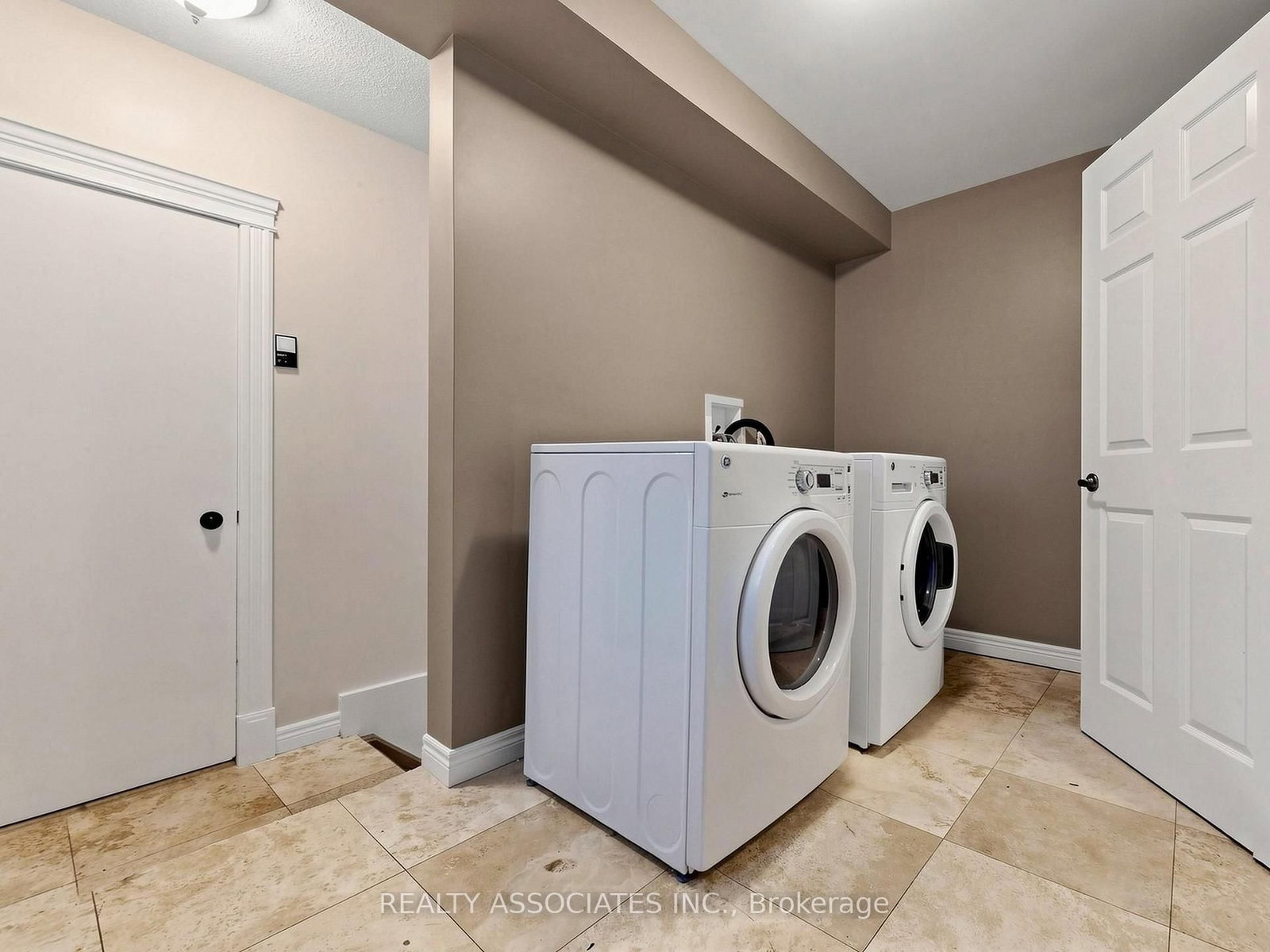 96 S Zinnia Place • Vaughan, ON photo 35