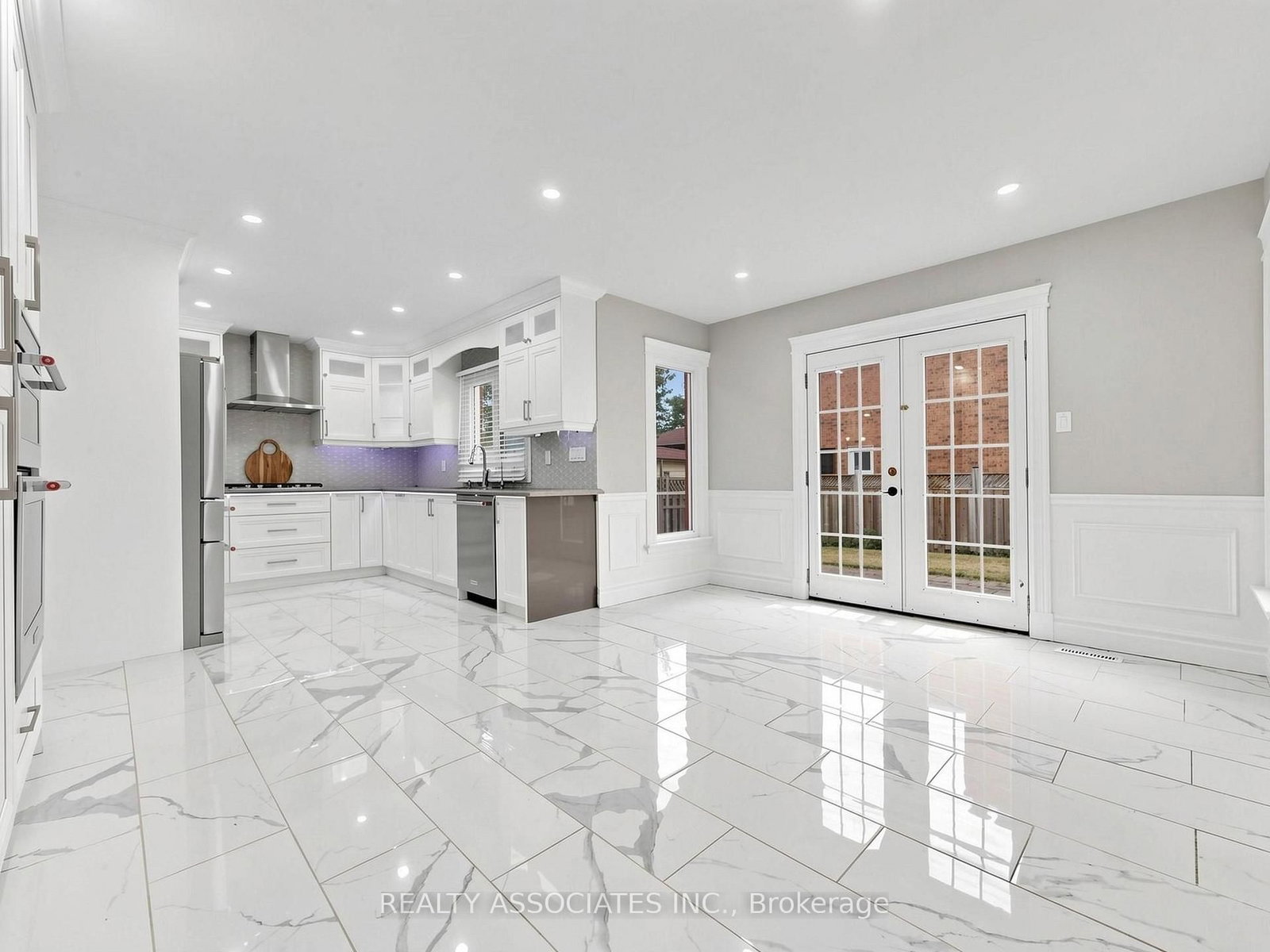 96 S Zinnia Place • Vaughan, ON photo 8