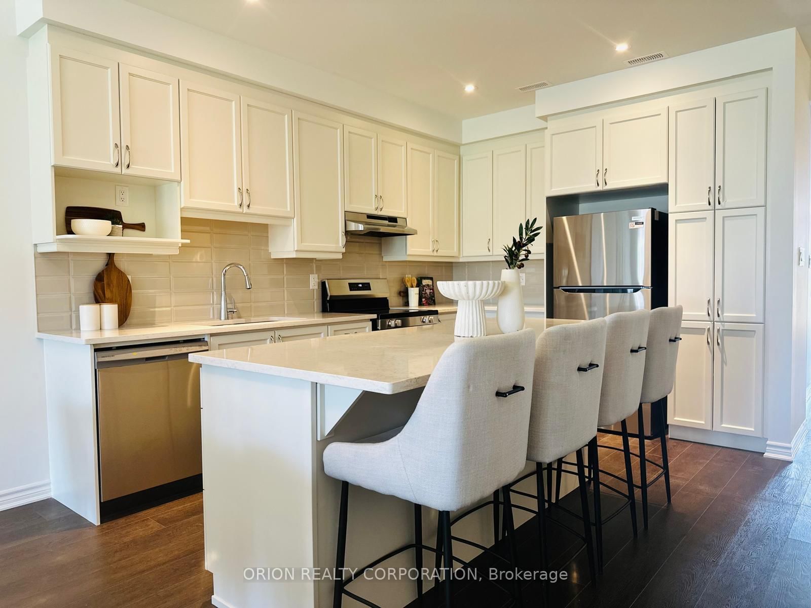 694 Sargeant Place • Innisfil, ON photo 4