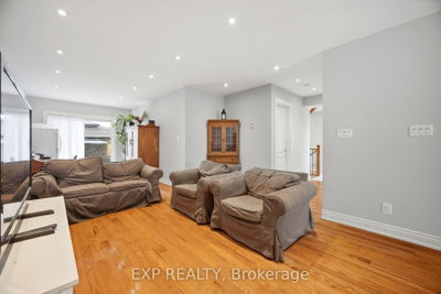 274 Demaine Crescent • Richmond Hill, ON photo 5